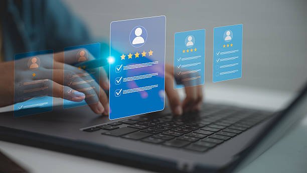 Descubra como avaliações de clientes podem fornecer sinais de experiência, qualidade e confiança que influenciam recomendações feitas por agentes de IA.